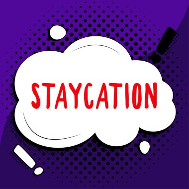 El yazısı tabelası. Tatil tatili için bir kelime. Birler evinde tüm o ev ortamının tadını çıkarıyor.