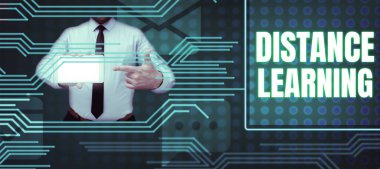 İlham kaynağı Mesafe Öğrenme 'yi gösteren metin, İnternet üzerinden uzaktan yayınlanan eğitim dersleri için sözcük