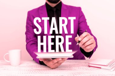 Metin gösterimi yazılıyor Buradan başla, İş yaklaşımı birilerine bunun hedeften hedefe gidilecek başlangıç noktası olduğunu söylüyor