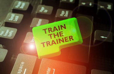 Eğitmen, İnternet Konsepti, eğitmen öğretmek ya da diğerlerini eğitmek için tanımlanan Eğitici ve Eğitici