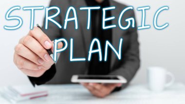 Metin Stratejik Planının gösterilmesi, strateji tanımlama ve karar alma süreci için sözcük yazılıyor