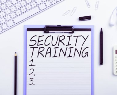 İlham veren Güvenlik Eğitimini gösteren metin, son kullanıcılara güvenlik farkındalığı eğitimi sağlama sözcüğü