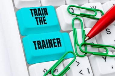 Eğitmen, İnternet Konsepti, eğitmen öğretmek ya da diğerlerini eğitmek için tanımlanan Eğitici ve Eğitici