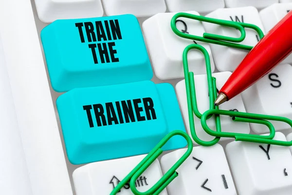 Sign Displaying Train Trainer Internet Concept Identified Teach Mentor Train — Stock Photo, Image