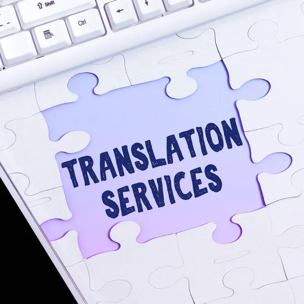 写作展示文本翻译服务 为人们提供翻译语音的商业理念组织 — 图库照片