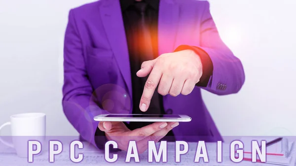 テキストPpcキャンペーンを表示する書き込み ビジネスコンセプトは 彼らの製品やサービスを促進するためにPpcを使用 — ストック写真