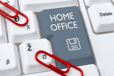 Resmi bir iş için bir kişi ikametgahında belirlenen İçişleri Bakanlığı ve İnternet Kavram Alanını gösteren metin işareti