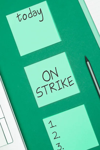 Podpis Tekstowy Przedstawiający Strike Internet Concept Odmawia Dalszej Pracy Powodu — Zdjęcie stockowe