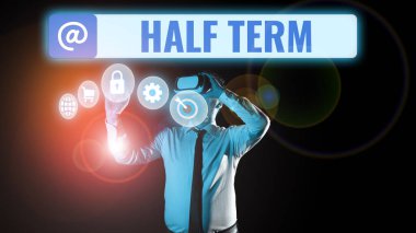 Kavramsal görüntü Yarım Dönem, kavramsal fotoğraf bir şeyin satışa sunulmasının yarı fiyatına.