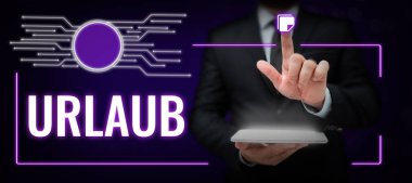 Urlaub 'u gösteren mesaj tabelası, tatilde izne ayrılan sözcük plajda eğleniyor.