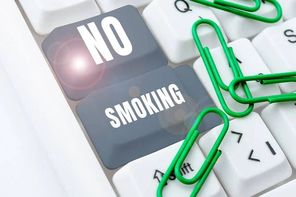 Sign Displaying Smoking Conceptual Photo Using Tobacco Forbiden Place — 图库照片