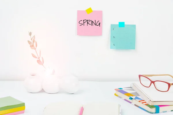 Tekst Pokazujący Inspirację Wiosna Biznes Pomysł Sezon Zimie Którym Zaczyna — Zdjęcie stockowe