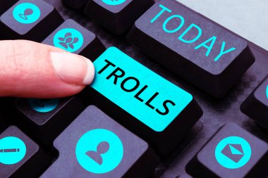 Trolleri gösteren ilham perisi, internetteki insanları kızdırmaya başlayan internet argo trolü.