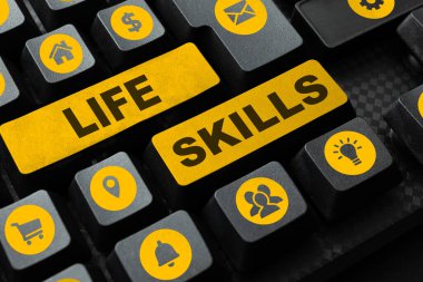 İlham veren hayat becerilerini, iş fikirlerini gösteren metin, gerekli ya da her gün istenilen tam katılım