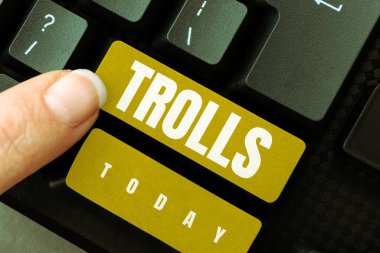 El yazısı Trolleri, İnternet argo trolü anlamına gelen kavram insanları İnternet 'te üzmeye başlayan kişi