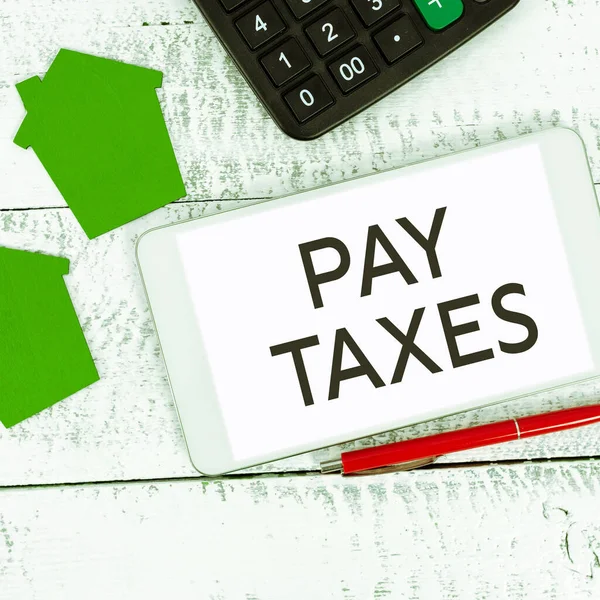 テキストの表示給与税 ビジネスショーケース処理税と給与支払いを計算する会計 — ストック写真