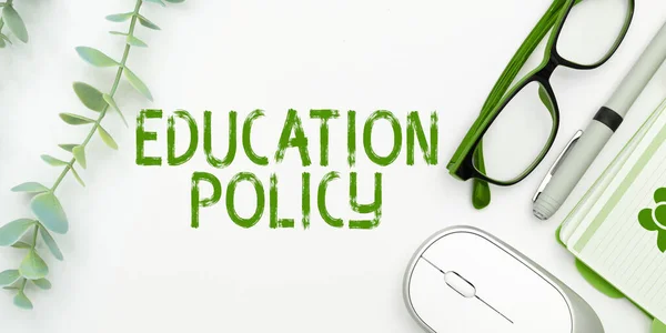 介绍教育政策的文字说明 涉及教学方法的商业概览研究领域 — 图库照片
