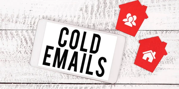 Cold Email 텍스트 콘셉트는 수신자에게 요청하지 이메일을 보내는 — 스톡 사진