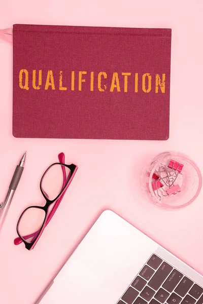 손으로 Qualification Business Showcase Officially Permission Authentication Perform Any Job — 스톡 사진