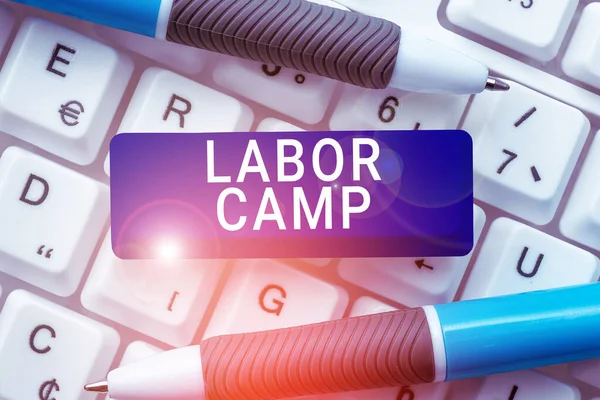 Konceptuell Bildtext Labor Camp Word Skrivet Straffkoloni Där Tvångsarbete Utförs — Stockfoto