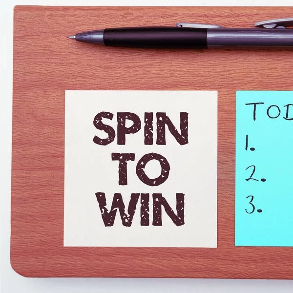 勝つためにスピンを示すインスピレーション ビジネスアイデアあなたの運を試してみてくださいフォーチュンカジノギャンブル宝くじゲームリスク — ストック写真