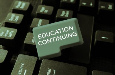 Eğitimin devam ettiğini gösteren metin işareti, eğitim süresince bilgi ve beceri edinme sözcüğü