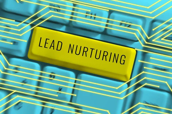 Sign Exibindo Lead Nurturing Word Escrito Sobre Método Construção Relacionamento — Fotografia de Stock