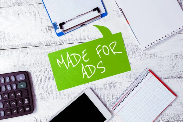 文字标牌显示广告的概念照片营销策略为促销活动设计 — 图库照片