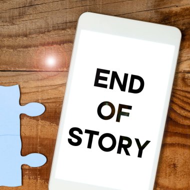 Hikayenin Sonu, İş Konsepti 'ni sunan metin başlığı Edebiyat yazarlığı gazeteciliği ekleyecek hiçbir şeyin olmadığını vurguladı