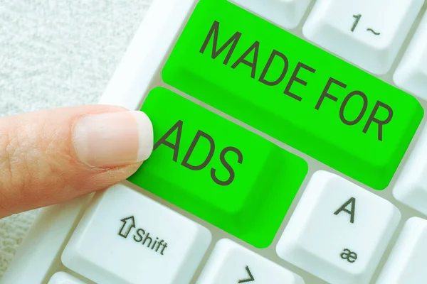 Концептуальный Дисплей Made Ads Word Written Marketing Strategies Designs Campaign — стоковое фото