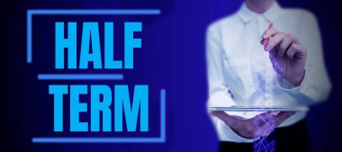 Metin başlığı Yarı Dönem, İş Vitrini satılık bir şeyin yarı fiyatına sunuluyor