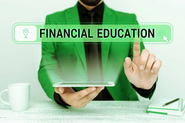 金融教育 ビジネスショーケースを提示テキストキャプション金融と投資などの金融分野を理解 — ストック写真
