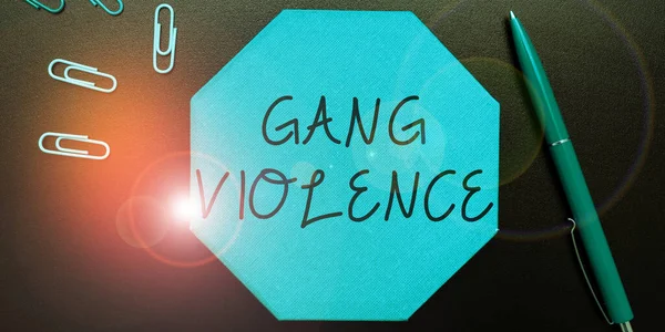 Escrevendo Exibindo Texto Gang Violence Business Abordagem Violação Das Leis — Fotografia de Stock