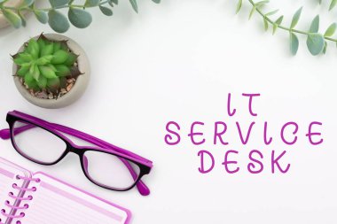 El yazısı text It Service Desk, Internet Concept Technological support online help center