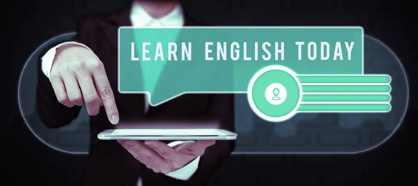 今日英語を学ぶを示すテキスト記号 ビジネス概要は 英語の知識やスキルを獲得または取得します — ストック写真