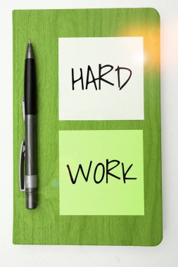 Metin Çok Çalışma, İnternet Konsepti yazımı her zaman iş ve dayanıklılık için çok fazla çaba ve özen gösterir