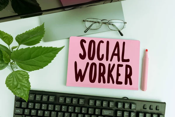 概念展示社会工作者 来自收入不足或没有收入的国家人员的商业理念援助 — 图库照片