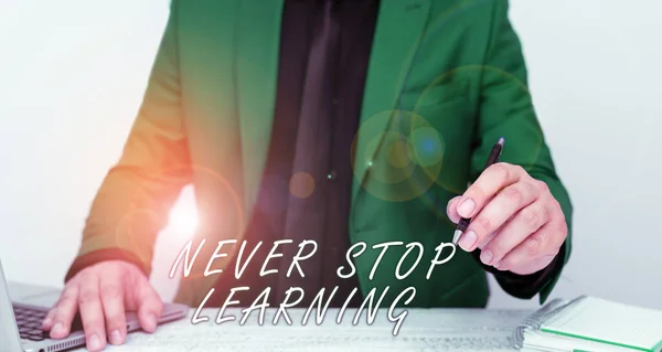 Legenda Texto Apresentando Never Stop Learning Palavra Escrita Continuar Melhorar — Fotografia de Stock