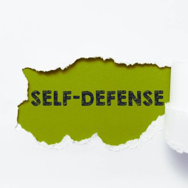 İlham verici nefsi müdafaa, kavramsal fotoğraf, fiziksel saldırıya uğrayan kişiyi savunma eylemi.