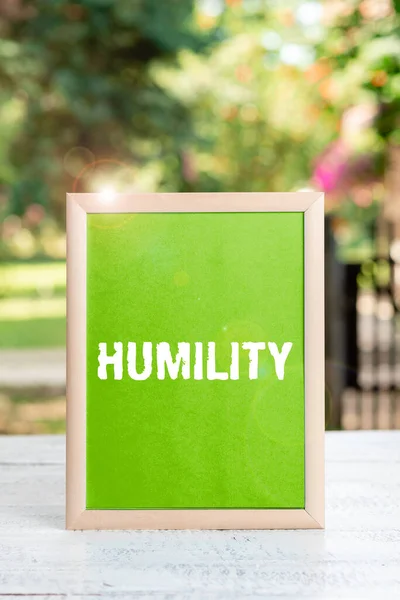 Sinal Texto Mostrando Humildade Foto Conceitual Sendo Humilde Uma Virtude — Fotografia de Stock