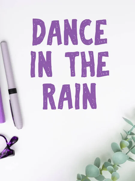 Schreiben Von Text Dance Rain Word Genießen Sie Den Regnerischen — Stockfoto