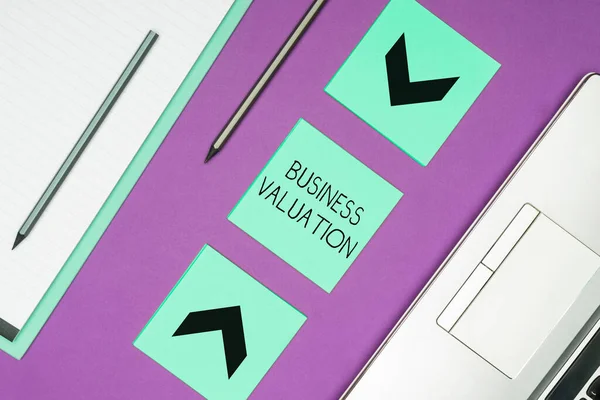 Tekstbord Met Business Valuation Internet Concept Dat Economische Waarde Van — Stockfoto