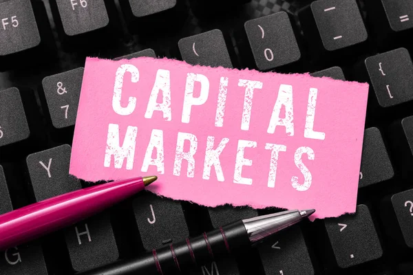 Señal Que Muestra Los Mercados Capitales Concepto Internet Permitir Las — Foto de Stock
