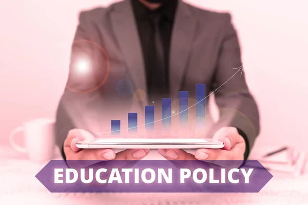 展示教育政策的标志 写在涉及教学方法的研究领域的文字 — 图库照片