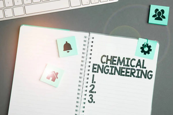 화학의 산업적 응용을 다루는 것들을 개발하는 진열장 컨셉트 — 스톡 사진