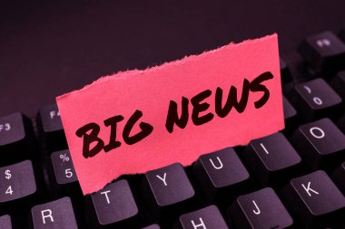 El yazısı imzası Big News, Business konsepti Kimsenin duymadığı eylemleri bilmek Işınlayıcı gazeteci