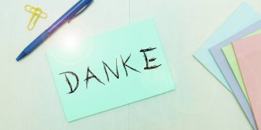 Kavramsal görüntü Danke, iş fikri. Alman dilinde teşekkür etmenin gayri resmi bir yolu olarak kullanılır. Teşekkürler.
