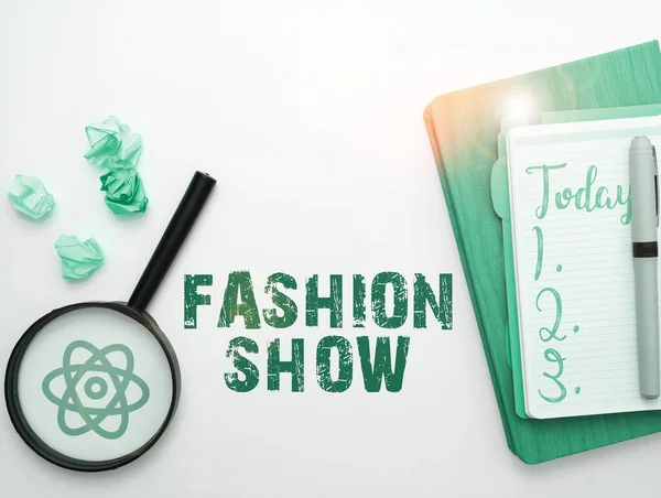 Texto Subtitulado Presentando Fashion Show Enfoque Negocios Exibition Que Implica —  Fotos de Stock