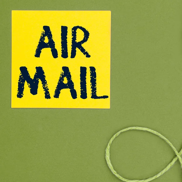 手書きサイン航空便 インターネット航空機で輸送される手紙やパッケージの袋をコンセプト — ストック写真