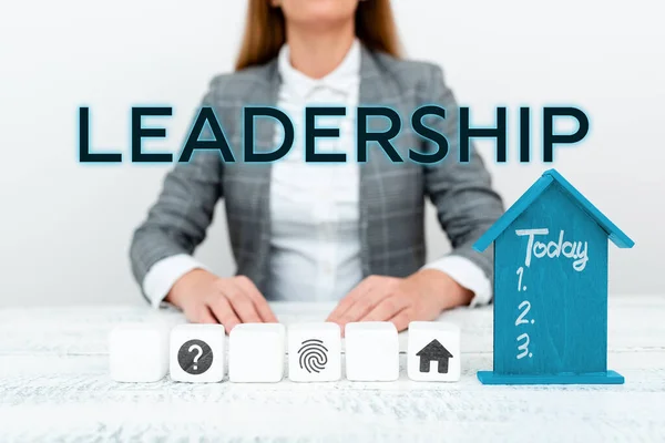 Текстовий Знак Показує Лідерство Бізнес Концепцію Здатність Діяльність Участю Лідерів — стокове фото